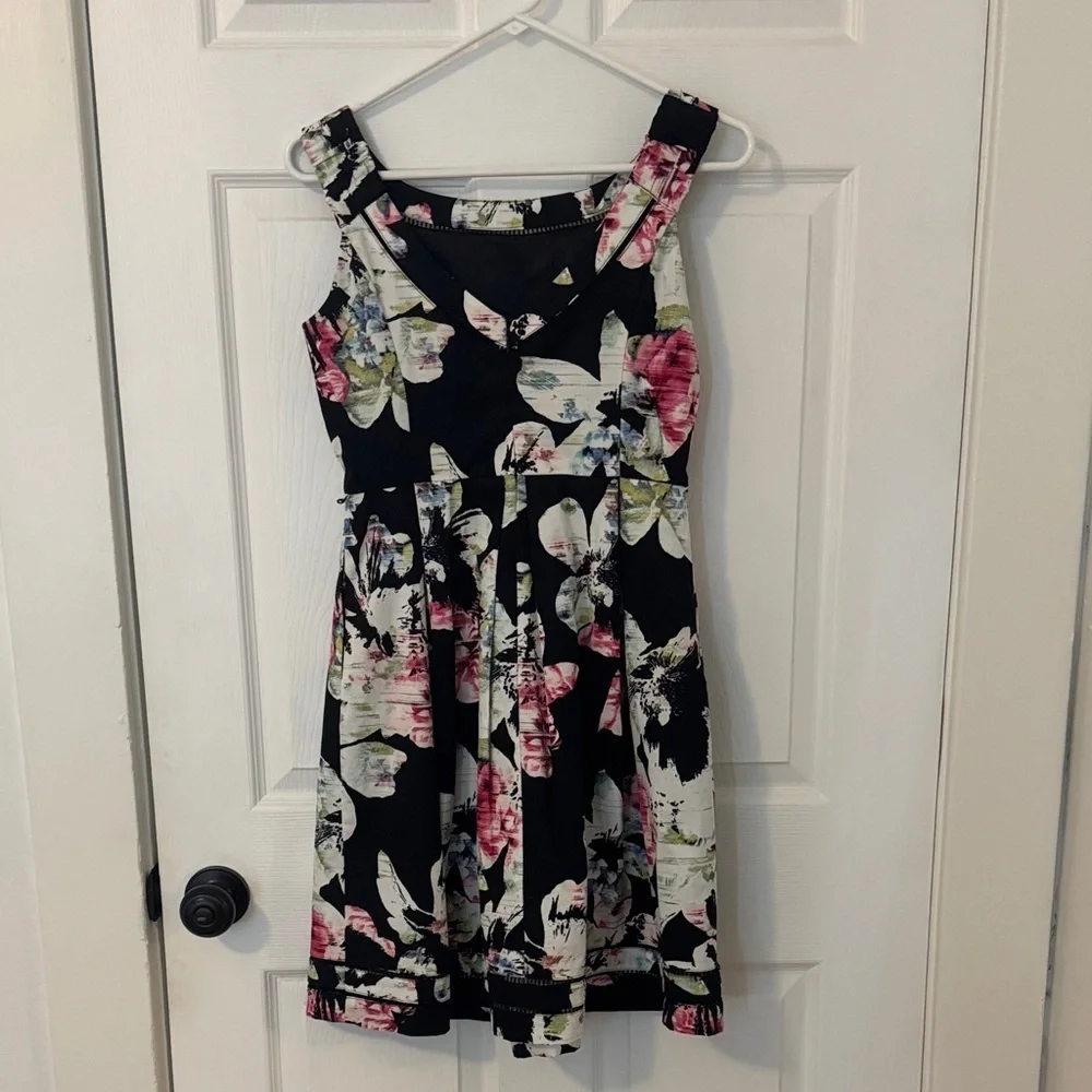 White House Black Market Floral Dress - Picture 2 of 2
